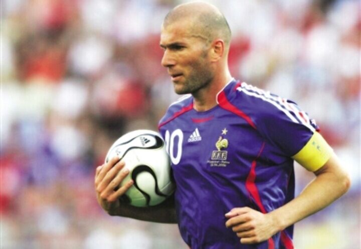  尼斯任意球大师当选月度最佳  