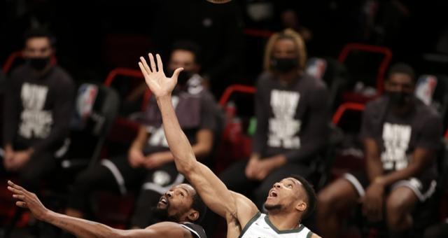  字母哥伤退雄鹿告负，76人巩固东部第三  