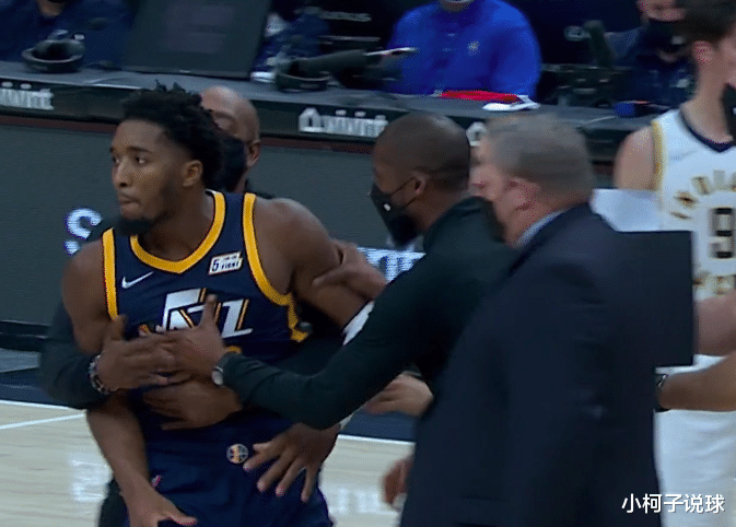  多特蒙德球迷冲突遭处罚，主场空场作战敲警钟  