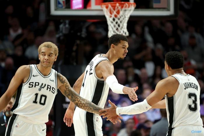  文班亚马新秀赛季封盖创新高，马刺克快船  