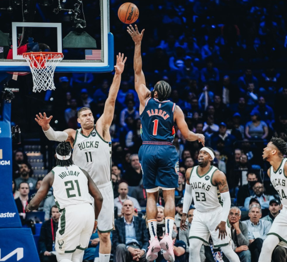  字母哥狂砍50分雄鹿主场大胜76人巩固榜首位置  